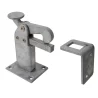 Zacisk do bram mocowany do podłoża 95mm ocynk AL411763